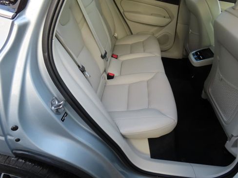 Used 2018 Volvo XC60 T6 Inscription w/ Convenience Package image 11