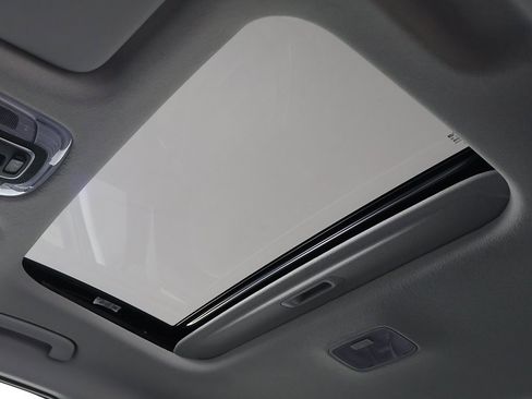 Certified 2025 Hyundai Elantra Limited image 19