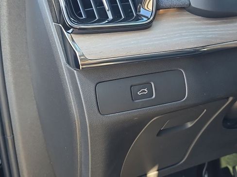 New 2026 Volvo XC90 B6 Plus w/ Protection Package AWD/4WD image 12