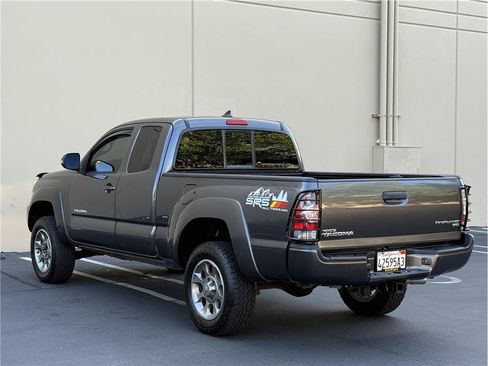 Used 2015 Toyota Tacoma PreRunner w/ TRD Sport Package RWD image 4