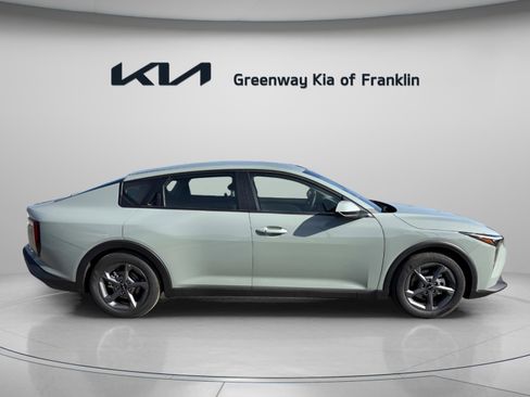 New 2025 Kia K4 LXS image 8