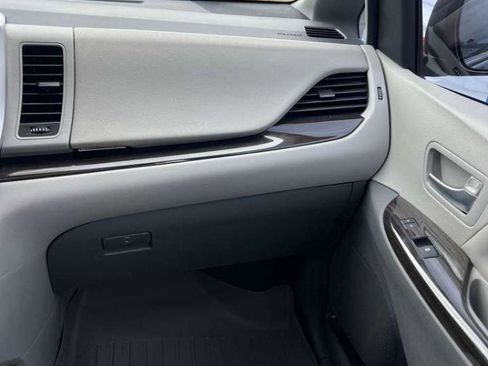 Used 2020 Toyota Sienna XLE w/ XLE Navigation Package image 25