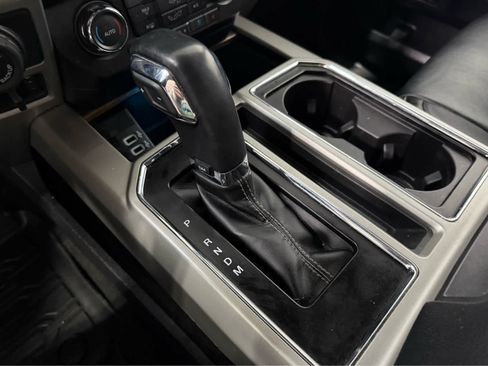 Used 2019 Ford F150 Lariat w/ Trailer Tow Package image 25