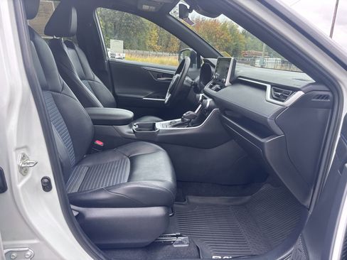 Used 2020 Toyota RAV4 XSE image 40