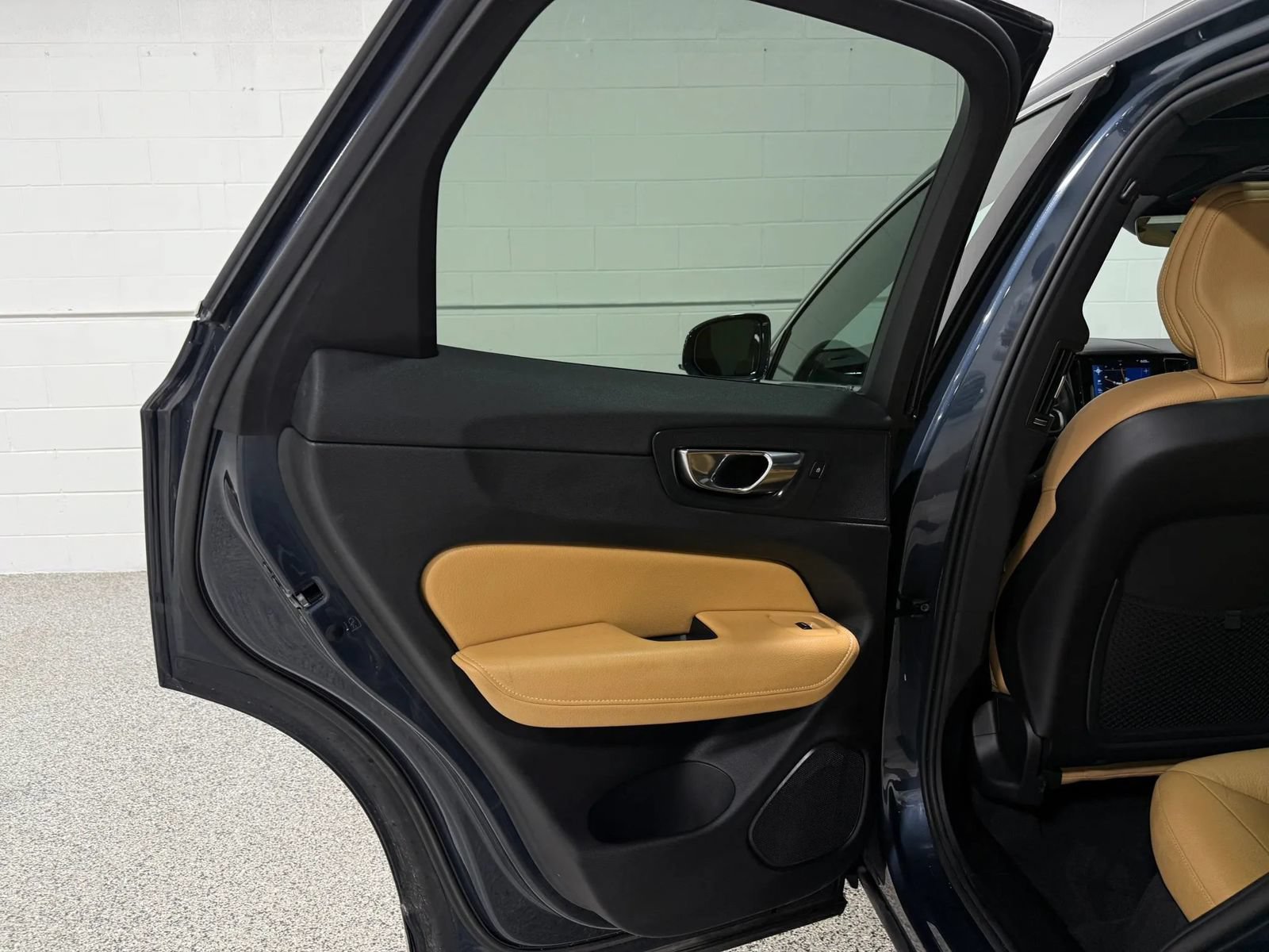 Used 2020 Volvo XC60 T5 Momentum AWD/4WD image 61