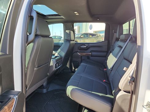 Used 2021 Chevrolet Silverado 1500 High Country w/ Technology Package image 12