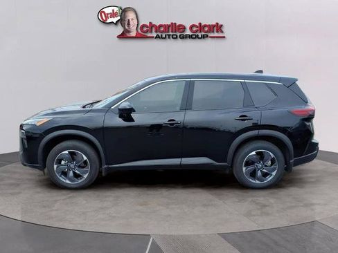 Certified 2026 Nissan Rogue SV FWD image 2