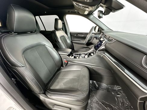 Used 2023 Jeep Grand Cherokee Altitude image 27