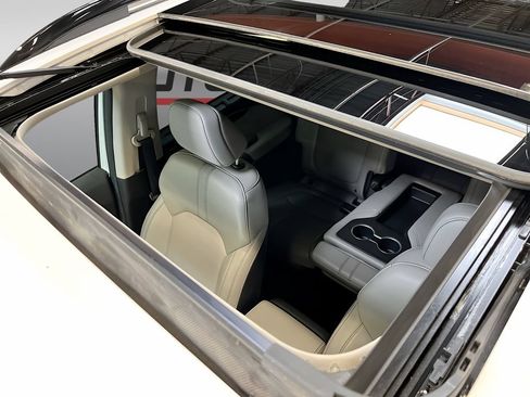 Used 2024 Honda Pilot Touring image 23