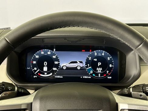 Used 2024 Land Rover Discovery Dynamic SE image 10