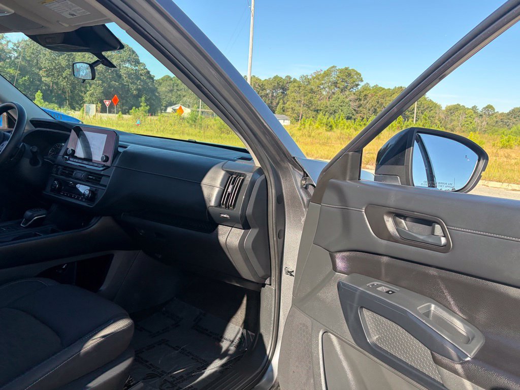 Used 2023 Nissan Pathfinder S FWD image 32