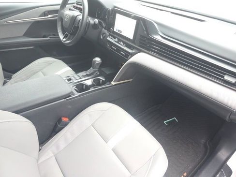 Used 2025 Toyota Camry SE image 10