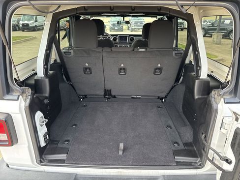 Used 2023 Jeep Wrangler Sport S image 10