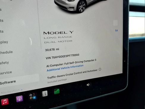 Used 2023 Tesla Model Y Long Range AWD/4WD image 23