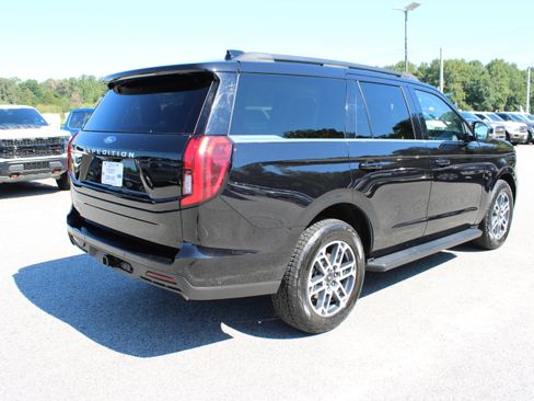 Used 2025 Ford Expedition Active AWD/4WD image 6
