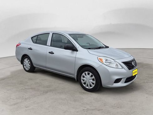 Used 2012 Nissan Versa S FWD image 3