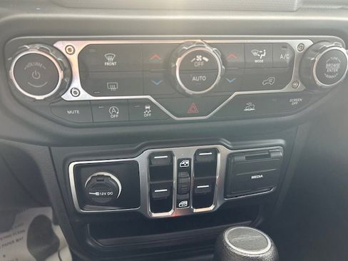 Used 2023 Jeep Gladiator Sport AWD/4WD image 21