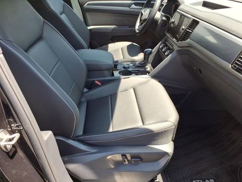 Used 2023 Volkswagen Atlas Cross Sport SEL R-Line AWD/4WD image 8