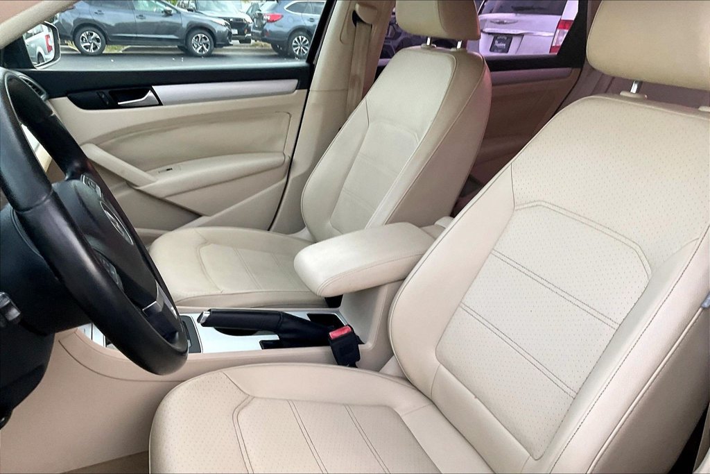 Used 2013 Volkswagen Passat 2.5 SE FWD image 28