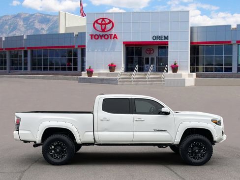 Used 2023 Toyota Tacoma TRD Sport w/ Black Out Package (TMS) image 6
