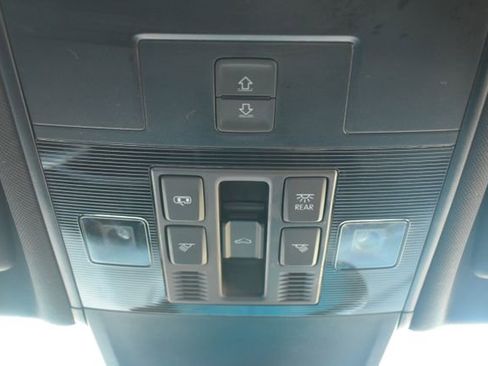 Used 2023 Volkswagen Tiguan SE R-Line image 33