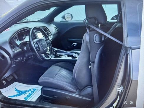 Used 2015 Dodge Challenger SXT w/ Driver Convenience Group image 6