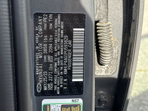 Used 2023 Hyundai Elantra Limited image 35