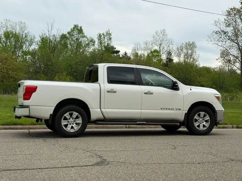 Used 2019 Nissan Titan SV AWD/4WD image 26
