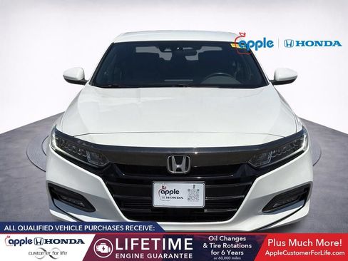 Used 2018 Honda Accord Sport image 2