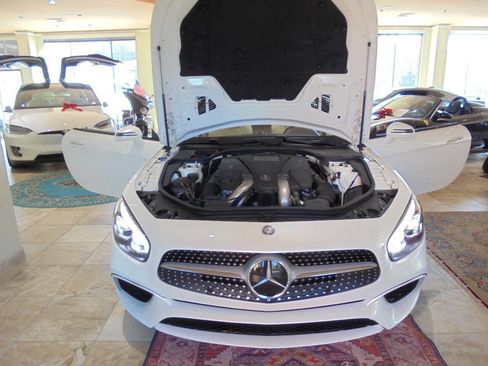 Used 2017 Mercedes-Benz SL 550 image 38