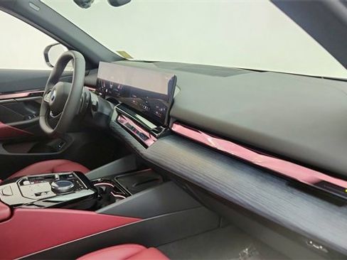 Used 2025 BMW 540i xDrive image 21