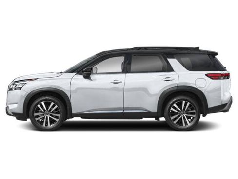 Used 2025 Nissan Pathfinder Platinum FWD image 3