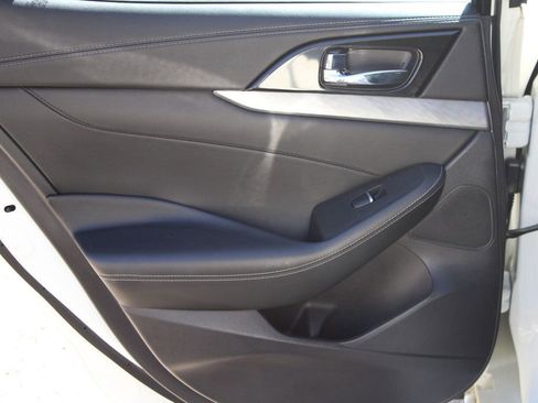 Used 2017 Nissan Maxima 3.5 SV image 17