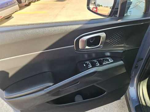 Used 2024 Kia Sorento S image 16