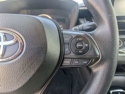 Used 2022 Toyota Corolla LE FWD image 39