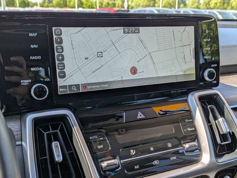 Used 2022 Kia Sorento S w/ Panoramic Sunroof Package AWD/4WD image 18