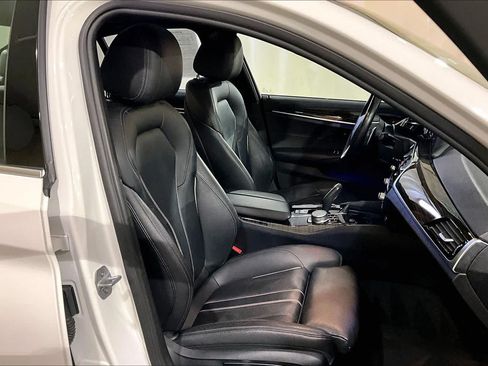 Used 2018 BMW 530i xDrive w/ Premium Package AWD/4WD image 14