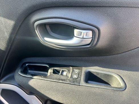 Used 2020 Jeep Renegade Sport image 17