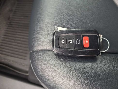 Used 2022 Toyota Highlander XLE FWD image 28