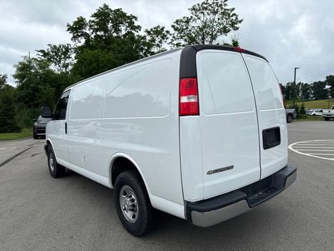 Used 2022 Chevrolet Express 2500 w/ Driver Convenience Package RWD image 5