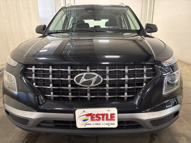 Used 2025 Hyundai Venue SEL FWD image 2