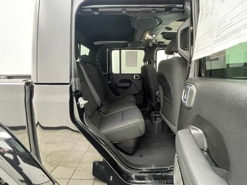 Used 2022 Jeep Gladiator Sport image 12