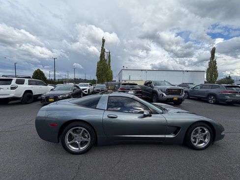 Used 2003 Chevrolet Corvette Coupe w/ Preferred Equipment Group RWD image 6
