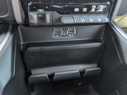 Used 2022 RAM 2500 Big Horn w/ Level C Equiment Group AWD/4WD image 18
