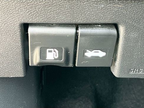 Used 2023 Nissan Kicks SV image 9