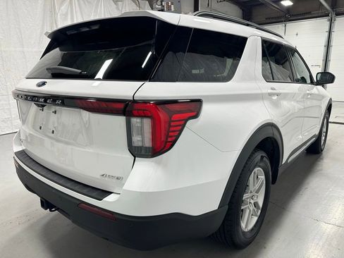 Used 2025 Ford Explorer Active AWD/4WD image 7