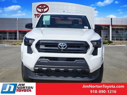 Used 2025 Toyota Tacoma SR image 2