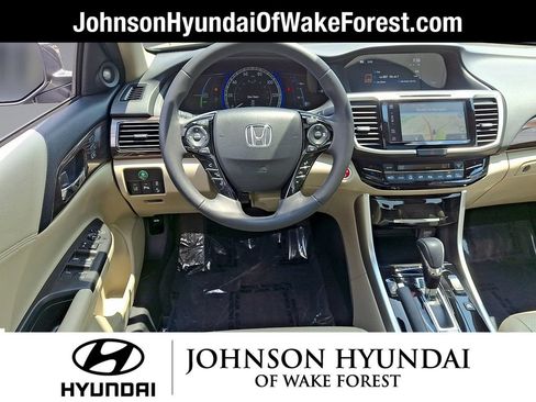 Used 2017 Honda Accord Touring image 21