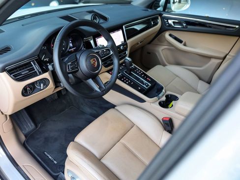 Certified 2024 Porsche Macan AWD/4WD image 4