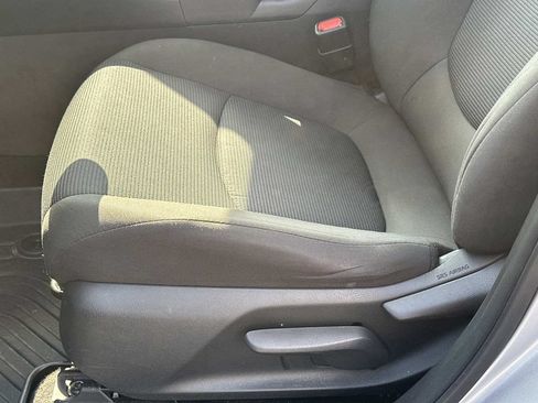 Used 2021 Toyota RAV4 LE FWD image 17